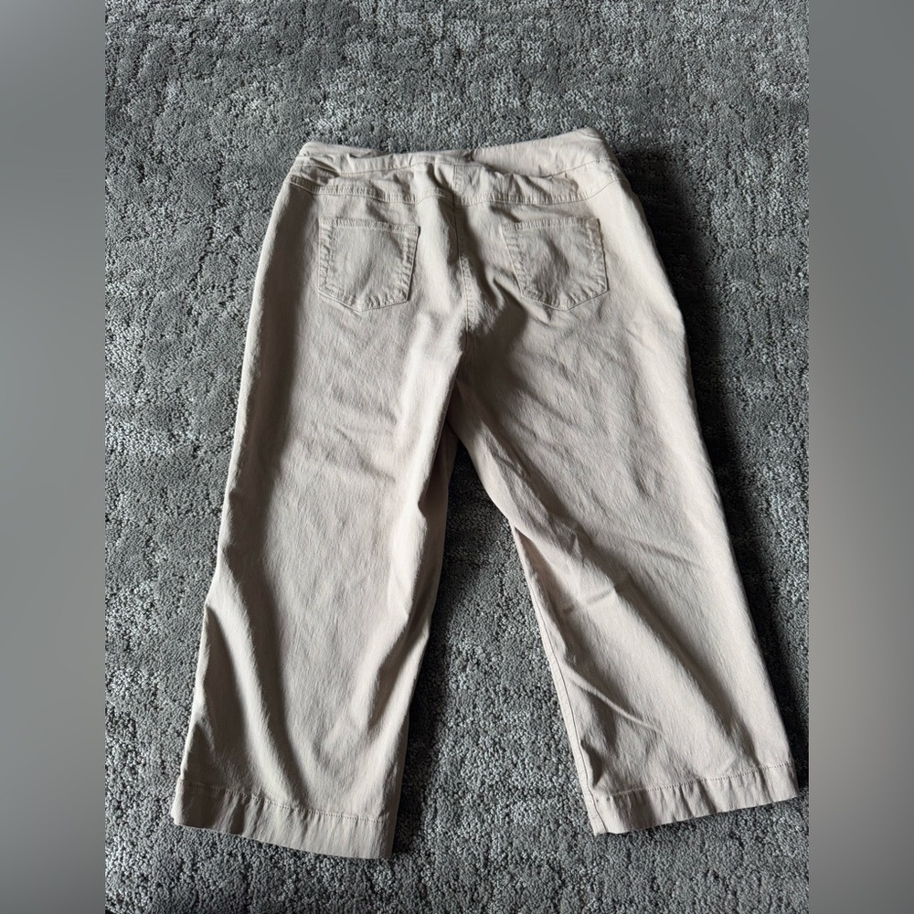 MULTIPLES Brand Women’s Tan Capri (Size 10) - Picture 2 of 3